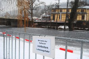 Klare Ansage: Das Betreten der Eisfläche ist verboten. Foto: Klormann