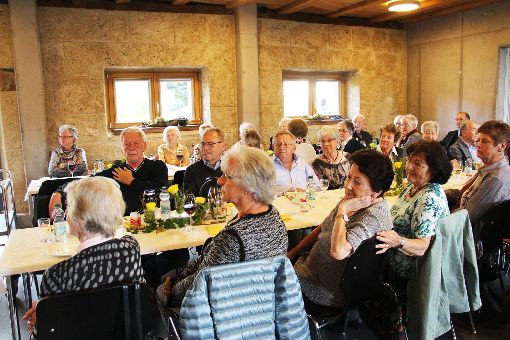 In der Schlossscheuer freuten sich die Senioren über das Programm bei ihrem Nachmittag. Fotos: Raab Foto: Schwarzwälder-Bote