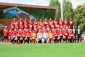 Ihren Kader für die Oberliga- und Landesligamannschaft in der neuen Saison präsentierte die TSG Balingen am Sonntag im Rahmen ihres ersten TSG-Erlebnistages.  Foto: Kara