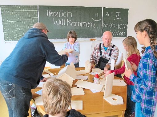 Basteln und weitere Aktivitäten bietet die Generationenwerkstatt im Isinger Schulgebäude.  Archiv-Foto: May Foto: Schwarzwälder-Bote