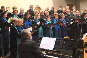 Ergänzen sich prächtig: der Frauenchor Cantiamo und  seine männlichen  Friends beim Konzert in der Jakobskirche in Pfalzgrafenweiler. Foto: Anthony Foto: Schwarzwälder-Bote
