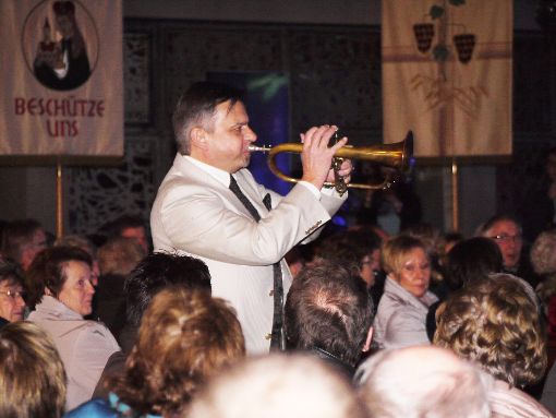 Ein Meister der Trompete: Markus Wolfarth blies nicht nur im Bühnenbereich, sondern auch mitten Publikum. Fotos: Nölke Foto: Schwarzwälder-Bote
