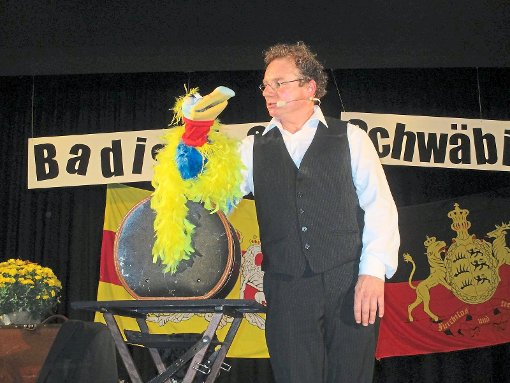 Karl-Heinz Dünnebier als Bauchredner mit seiner frechen und urkomischen  Geraldine. Foto: Preuß Foto: Schwarzwälder-Bote