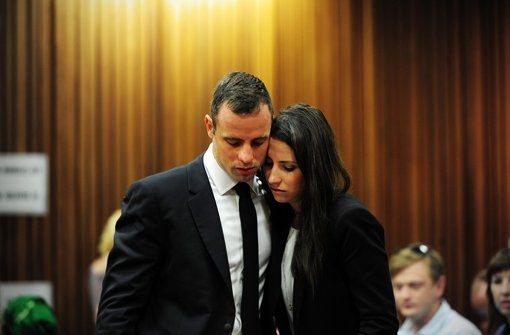 Oscar Pistorius mit seiner Schwester Aimee Foto: CITY PRESS/POOL