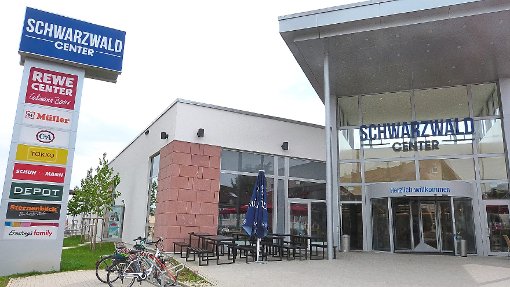 Das Schwarzwald-Center ist seit rund fünf Monaten geöffnet. Die Mieter sind angeblich mit ihrem Geschäft zufrieden.   Foto: Störzer