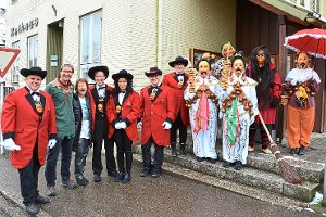 Johannes Moch (Zweiter von links) ist bis nächste Woche den Rathaus-Schlüssel los. Foto: Wagner Foto: Schwarzwälder-Bote