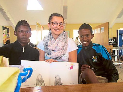 Die Schüler des Mahébourg Espoir Education Center auf Mauritius freuen sich, dass die Donaueschingerin Hannah Schwab an ihrer Schule unterrichtet und viel mit ihnen unternimmt.  Foto: Schwab Foto: Schwarzwälder-Bote