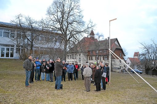 Zahlreiche Bürger von Mönchweiler zeigen sich unzufrieden mit der geplanten Erschließung des Kinderhauses.  Foto: Hettich-Marull Foto: Schwarzwälder-Bote