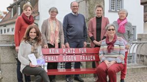 Rote Bank in Donaueschingen: Ein Zeichen gegen Gewalt an Frauen