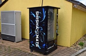 Dieser Automat liefert statt Schokolade Vapes und Shisha-Tabak. Foto: Jürgen Baiker