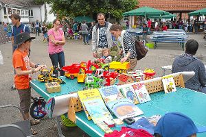 Egenhauser Grundschüler verkauften im Pausenhof gebrauchte Spielsachen und lernten so die Welt des Handels kennen. Foto: Grundschule Egenhausen Foto: Schwarzwälder-Bote