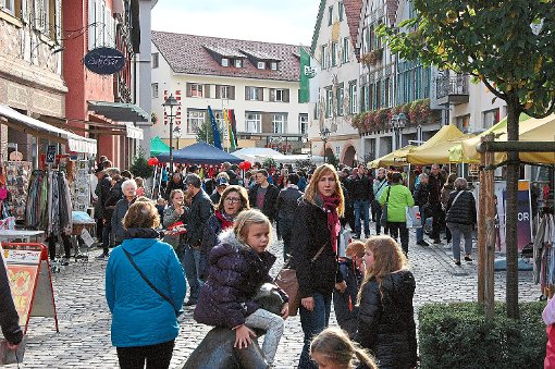 Am Nachmittag zog das vielfältige Angebot zahlreiche Besucher in die Haslacher Innenstadt.  Foto: Forth