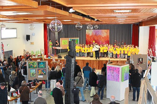 Die Singflöhe und die Flötenkids eröffneten am Samstag die zweitägige KiD-Ausstellung in Hofstetten.  Foto: Störr