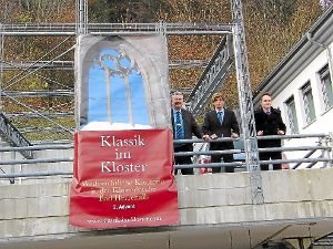 Das Banner von Klassik im Kloster an exponierter Stelle. Foto: Zoller Foto: Schwarzwälder-Bote