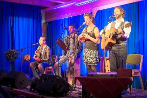 Die Folk-Band Crossroads bei ihrem Konzert im Holzfachzentrum Lautermühle. Foto: Krimmling Foto: Schwarzwälder-Bote
