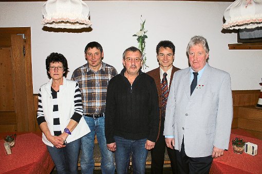 Im Blickpunkt bei der Mitgliederversammlung des Radfahrervereins Gößlingen (von links): Liane Dziuba, Klaus Ruof, Karl-Heinz Dziuba, Frank Scholz und Elmar Schwarz. Foto: Block Foto: Schwarzwälder-Bote