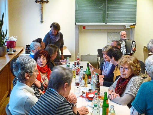 Die Mitglieder des Vereins Bürger helfen Bürgern haben sich zu einem gemütlichen Jahresauftakt getroffen. Foto: Dehner Foto: Schwarzwälder-Bote
