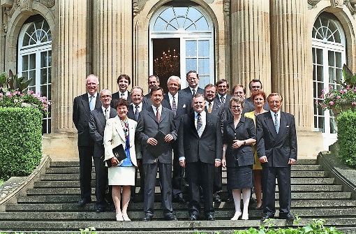 Erwin Vetter (hinten links) in der CDU/FDP-Landesregierung von 1996 Foto: StN