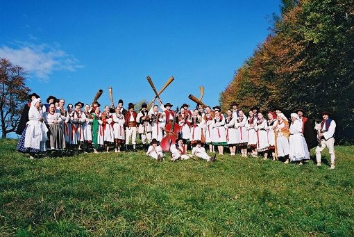 Kultur der Goralen aus der Hohen Tatra: Erstmals kommt das polnische Ensemble Ziemia Zywiecka zum Volkstanzfestival nach Balingen.     Foto: Volkstanzgruppe Foto: Schwarzwälder-Bote