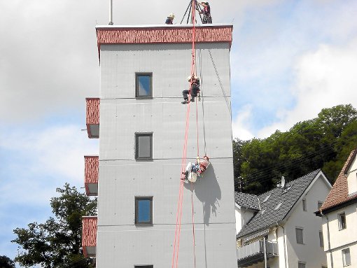 Mit ihrer Übung am Turm machte die Freiwillige Feuerwehr Calw Eindruck bei den Besuchern des Tags der offenen Tür.  Foto: Lahmann-Vogt Foto: sb