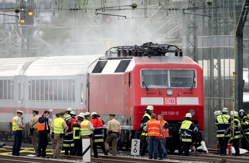 In einem IC bei München kommt es zu einem Feuer mit schwerwiegenden Folgen für den Bahnverkehr.  Foto: dpa