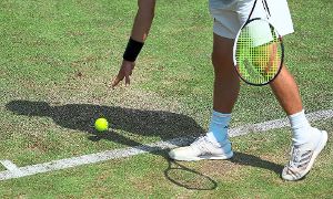 Wie  Profispieler messen sich die jungen Tennisspieler bei der VR-Talentiade in Rosenfeld. Foto: Gentsch Foto: Schwarzwälder-Bote
