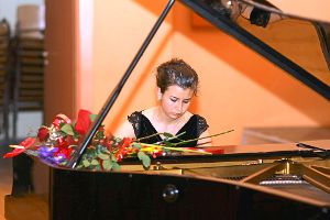 Die Pianistin Petya Hristova am Flügel. Foto: Kurverwaltung Foto: Schwarzwälder-Bote