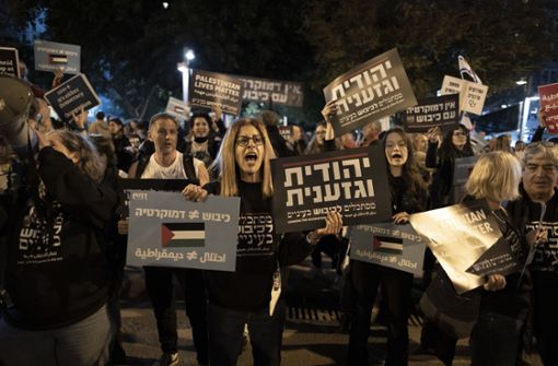 Hunderttausend Menschen demonstrierten in Tel Aviv. Foto: dpa/Ilia Yefimovich
