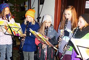 Die Jugendbläsergruppe des Frohnstetter Musikvereins setzte den musikalischen Rahmen. Foto: Neusch Foto: Schwarzwälder-Bote