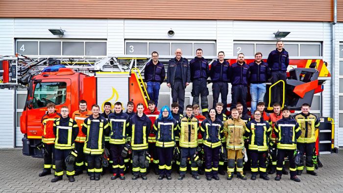 22 Feuerwehrleute schaffen Lehrgang