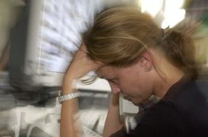 Stress und Schlafmangel können zu Migräneattacken führen. (Symbolfoto) Foto: dpa