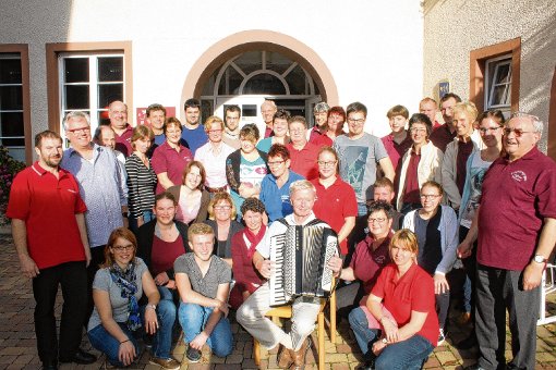 34 Mitglieder aus den verschiedensten Trachtengruppen Süddeutschlands kommen zum Volkstanzlehrgang nach Löffingen. Foto: Bächle Foto: Schwarzwälder-Bote
