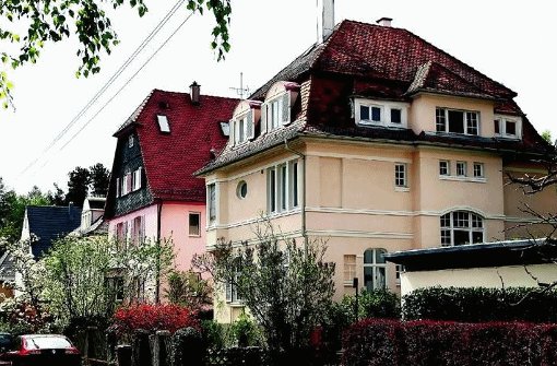 Wer nach Stuttgart zieht, muss sich auf der Suche nach der geeigneten Immobilie in einer langen Schlange einreihen. Viele mieten sich deshalb erst einmal für ein paar Jahre eine Wohnung. Foto: Mierendorf