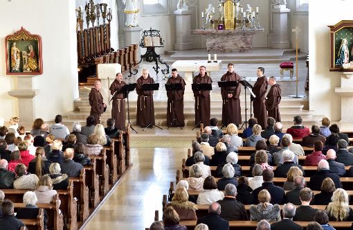 Gregorianik meets Pop: The Gregorian Voices traten in der gut besuchten Horber Stiftskirche auf. Foto: Morlok Foto: Schwarzwälder-Bote