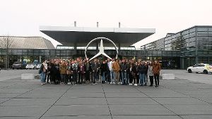 Alle Schülerinnen und Schüler der Kursstufe des Martin-Gerbert-Gymnasiums waren an zwei Tagen unterwegs bei Daimler in Sindelfingen. Foto: MGG Foto: Schwarzwälder-Bote