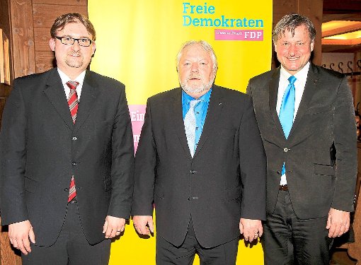 Nicht Rüdiger Klahm (von links) zieht für die FDP in den Landtagswahlkampf, sondern der Nagolder Ortsverbandschef Herbert Müller. Landtagsfraktionschef Hans-Ulrich Rülke stärkte den beiden den Rücken. Foto: Kraushaar