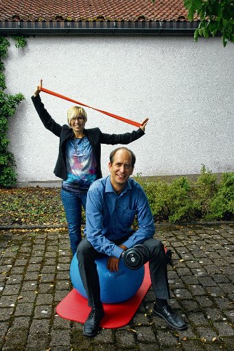Gesundheit bleibt bei der VHS ein Schwerpunkt, zeigen Geschäftsführer Jens Awe und Alexandra Scherer.  Foto: Lutz Foto: Schwarzwälder-Bote