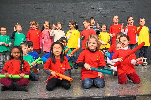Auf die Bühne Spezial heißt eine regelmäßig an der Villinger Goldenbühl-Grundschule stattfindende Veranstaltung, bei der die Schüler unter anderem zeigen, was sie in Rhythmik und Gesang erarbeitet haben. Foto: Heinig Foto: Schwarzwälder-Bote