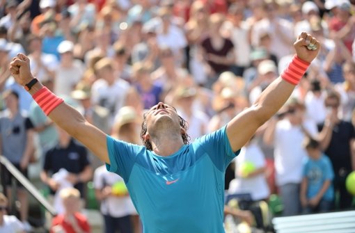 Rafael Nadal aus Spanien bejubelt seinen Sieg im Finale des ATP-Turniers auf dem Weissenhof in Stuttgart. Foto: dpa
