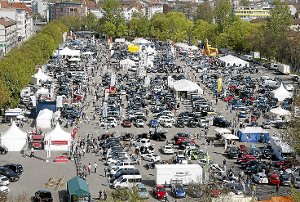 Autos, so weit das Auge reicht: Die größte Veranstaltung ihrer Art in der Region findet in Pforzheim auf dem Messplatz statt. Foto: Schwarzwälder-Bote
