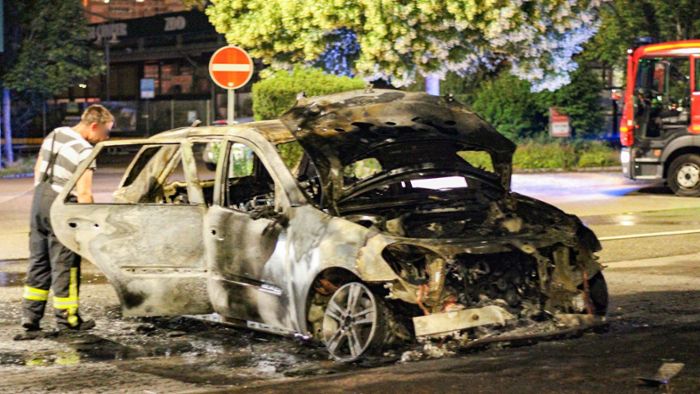 Mercedes-SUV brennt in Mietersheim komplett aus