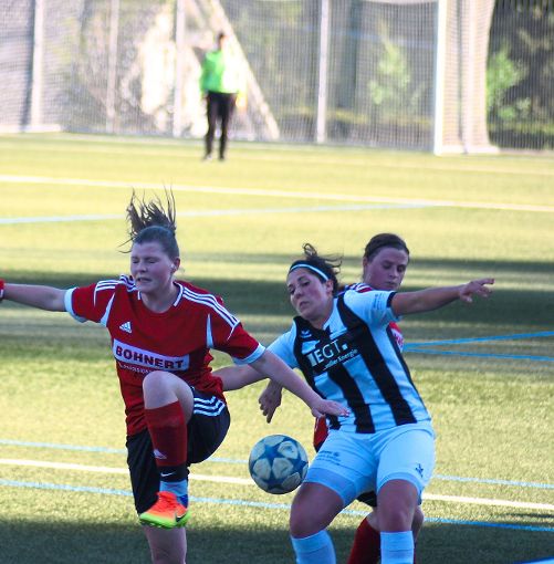 Die Frauen des FV Tennenbronn (links) sind als Aufsteiger Vierter in der Bezirksliga und träumen vom Pokalsieg. Foto: Schwarzwälder-Bote