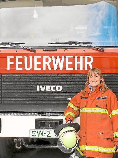 Stefanie Erdmann ist seit 2012 Kommandantin der Freiwilligen Feuerwehr in Simmozheim. Schon früh hat sie mit der Helfertätigkeit begonnen und will gemeinsam mit ihren Kameraden weitere Simmozheimer für diese Aufgabe begeistern.   Foto: Archiv Foto: Schwarzwälder-Bote