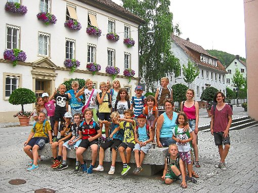 Gerüstet für den nächsten Ausflug: Die Teilnehmer der Ferienwoche beim Kinderschutzbund. Foto: Blak