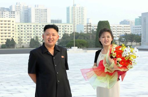 Nordkoreas Diktator Kim Jong Un nebst Gattin Ri Sol Ju Foto: AFP/KNS