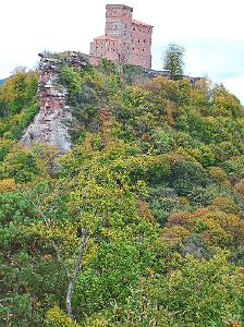 Der  SWV  wandert auch in  der Pfalz – hier die imposante      Burg  Trifels. Foto: SWV Foto: Schwarzwälder-Bote