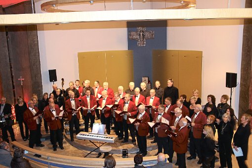 Der Projektchor SAM – Songs and more gab ein Weihnachtskonzert in  der katholischen Kirche St. Anna. Foto: Bieberstein Foto: Schwarzwälder-Bote