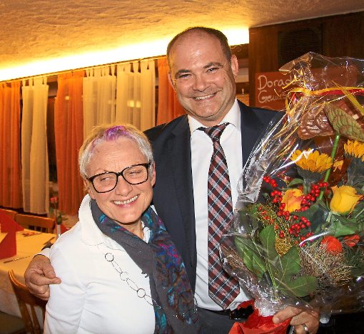 Edith Schmid mit Stefan Teufel. Sie wurde für 25-jährige Treue zur CDU geehrt und ist wieder Ansprechpartnerin.  Foto: CDU Foto: Schwarzwälder-Bote