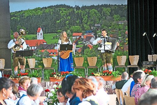 Das Ensemble Bavaria ist eine von mehreren Gruppen, die den großen Musikantenstadel in der Glöckenberghalle zum Jubiläum des Hader-Karle bereichern. Foto: Zimmermann Foto: Schwarzwälder-Bote