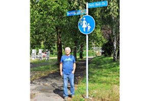 Herbert Baumann vor dem alten Hechtsberger Fußgängerweg zur B 33: Er ist einer der Sprecher der  Bürgerinitiative aus Anwohnern,  die sich eine ortsnahe Verlegung des Wegs wünscht. Foto: Kapitel-Stietzel